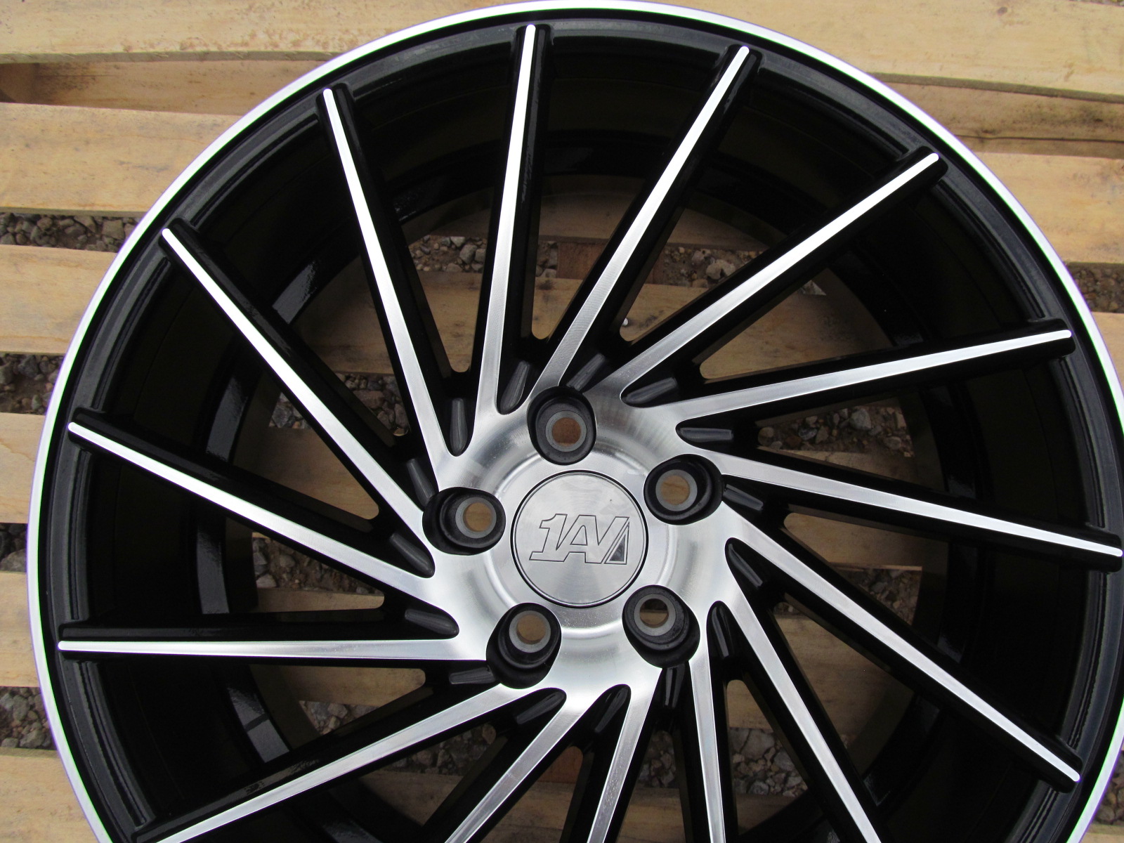 1AV ZX1 - turbínový disk s dizajnom pre ľavú a pravú stranu auta