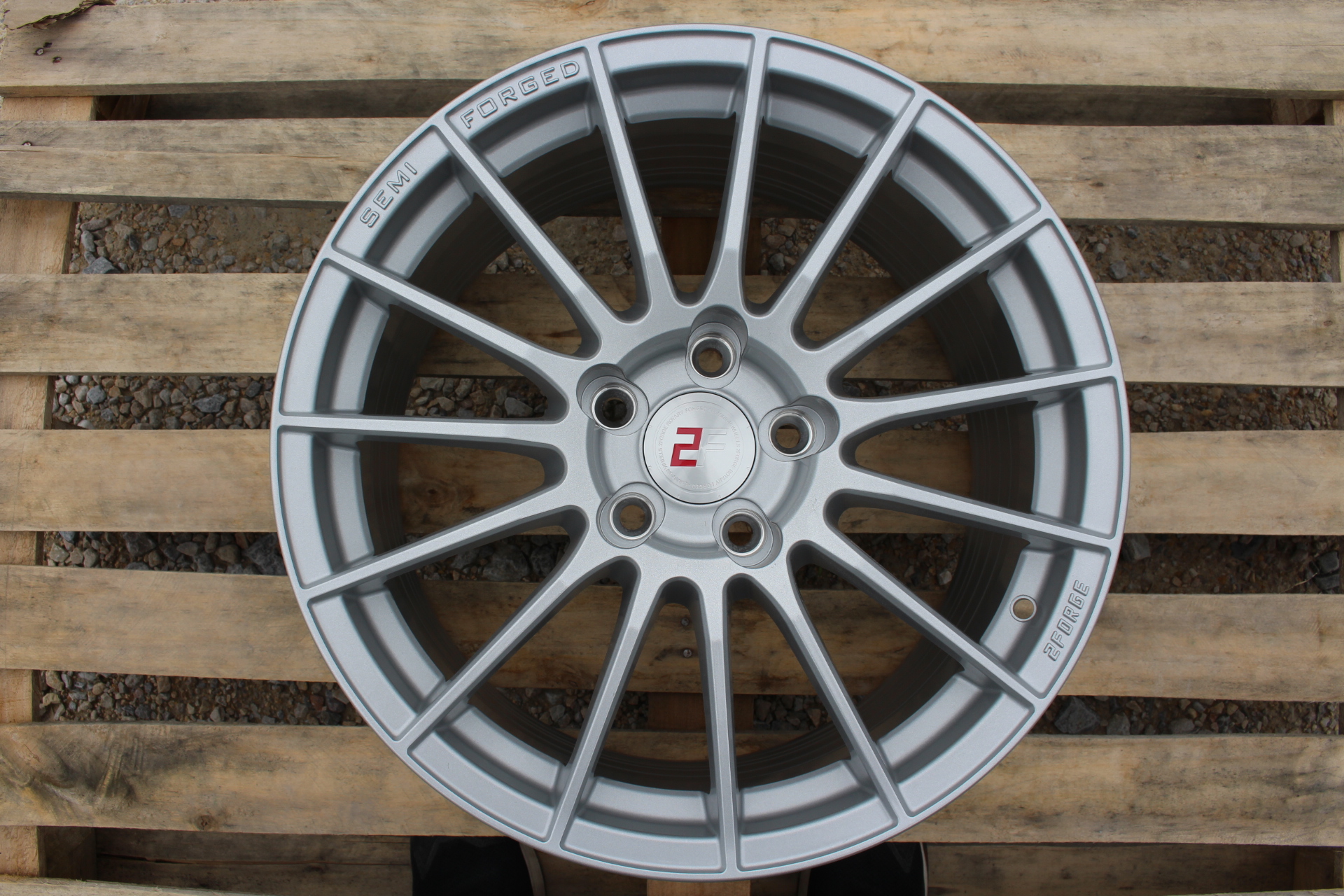 2FORGE ZF1 - kovaný zákazkový disk v tradičnom dizajne