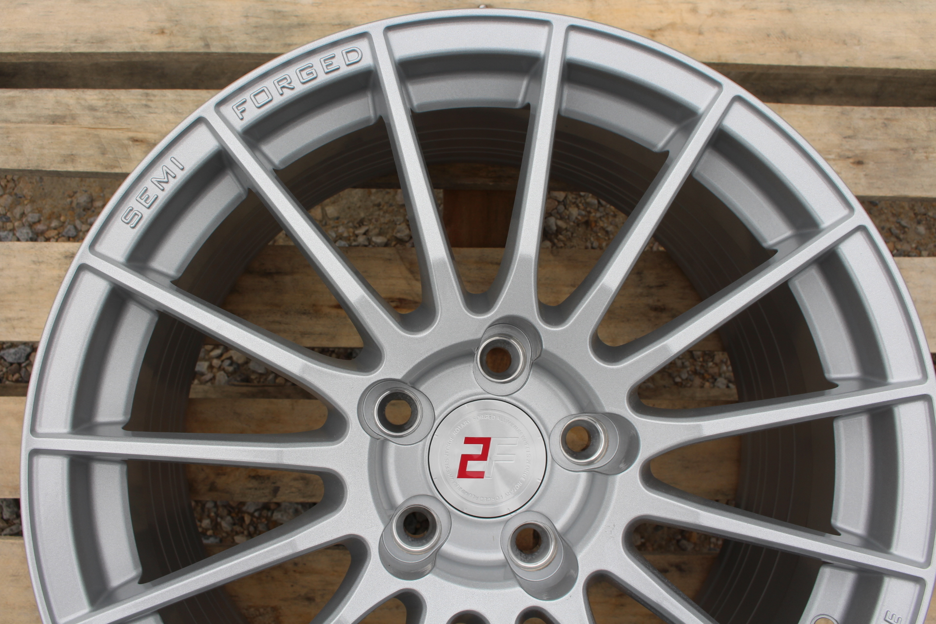 2FORGE ZF1 - kovaný zákazkový disk v tradičnom dizajne