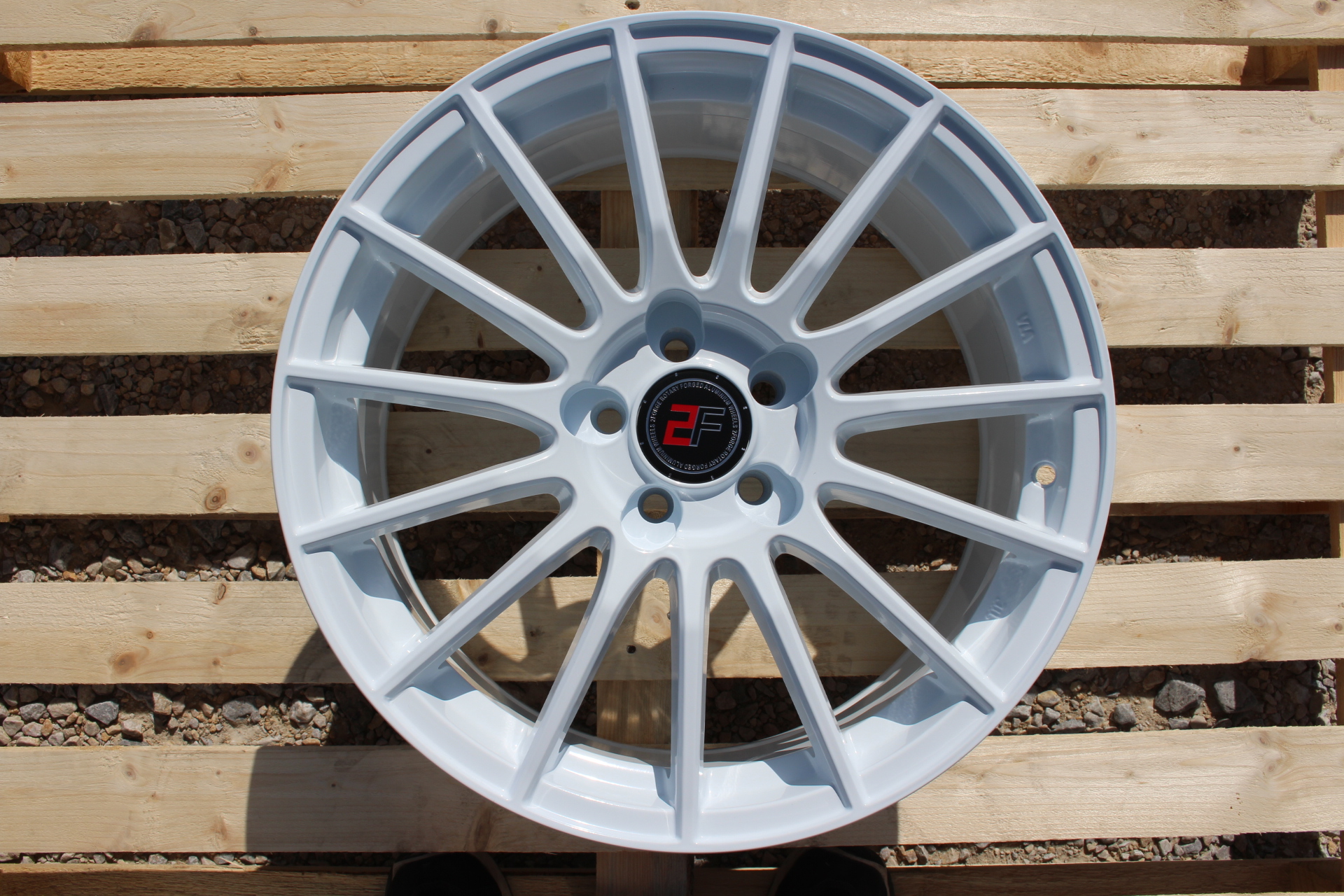 2Forge FZ1 v luxusnej bielej