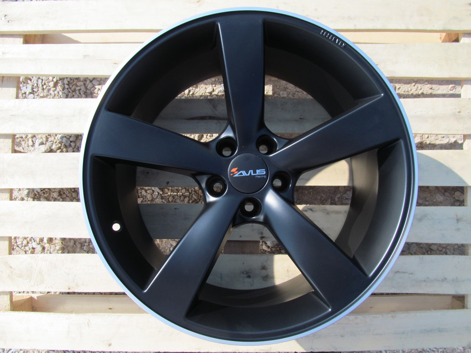 AVUS AF10
