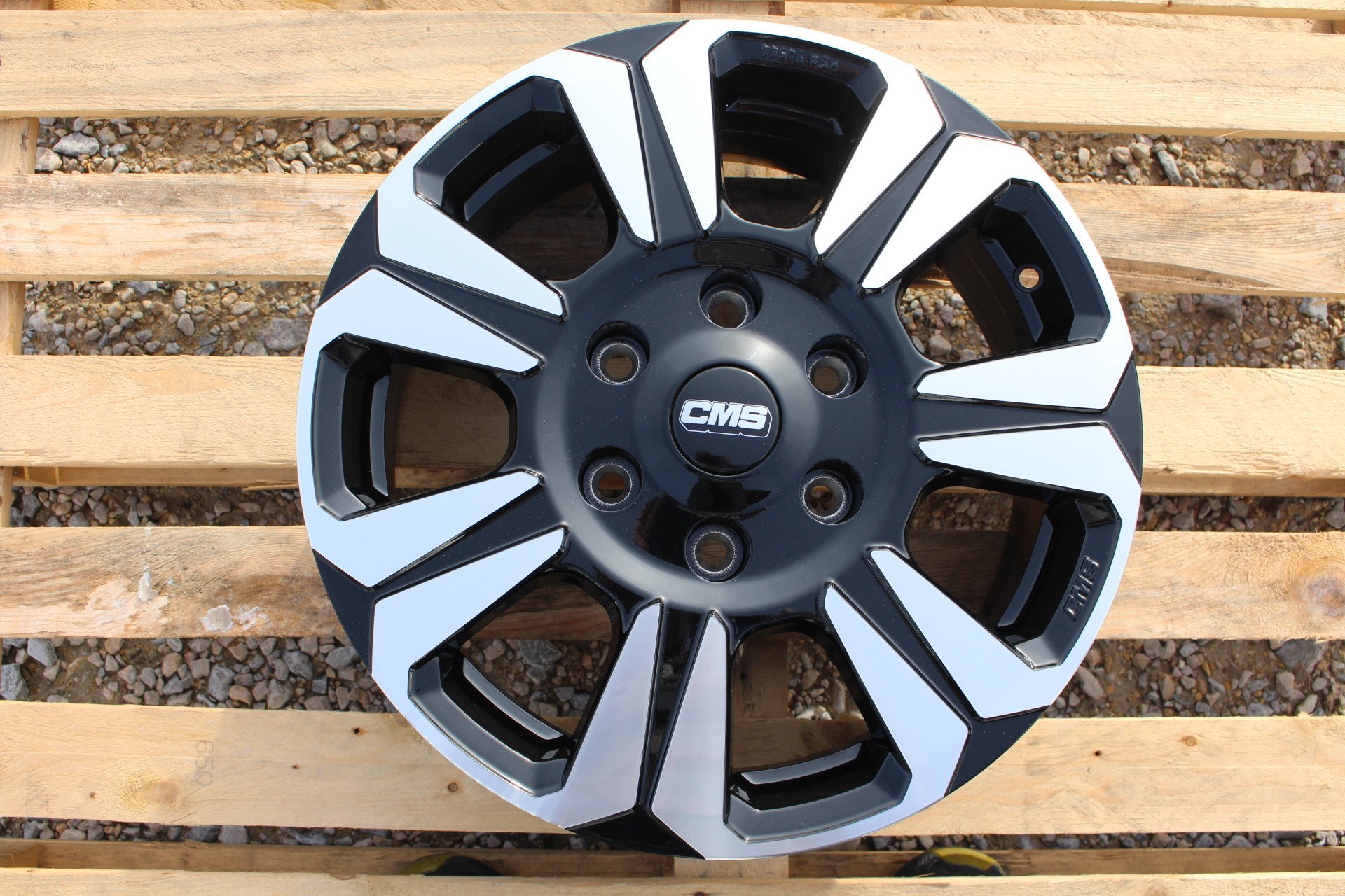CMS C31 - najkrajší disk na dodávky a SUV