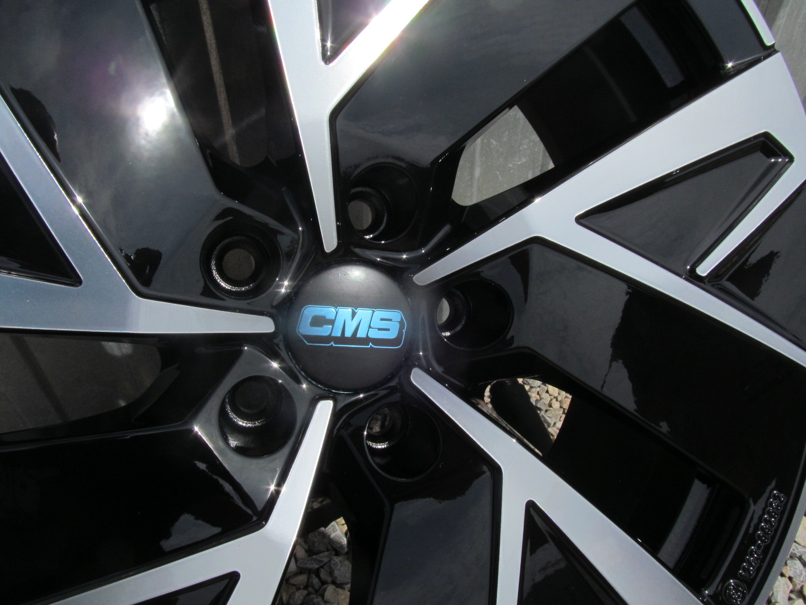 CMS C32 Aero - dizajn v štýle elektro