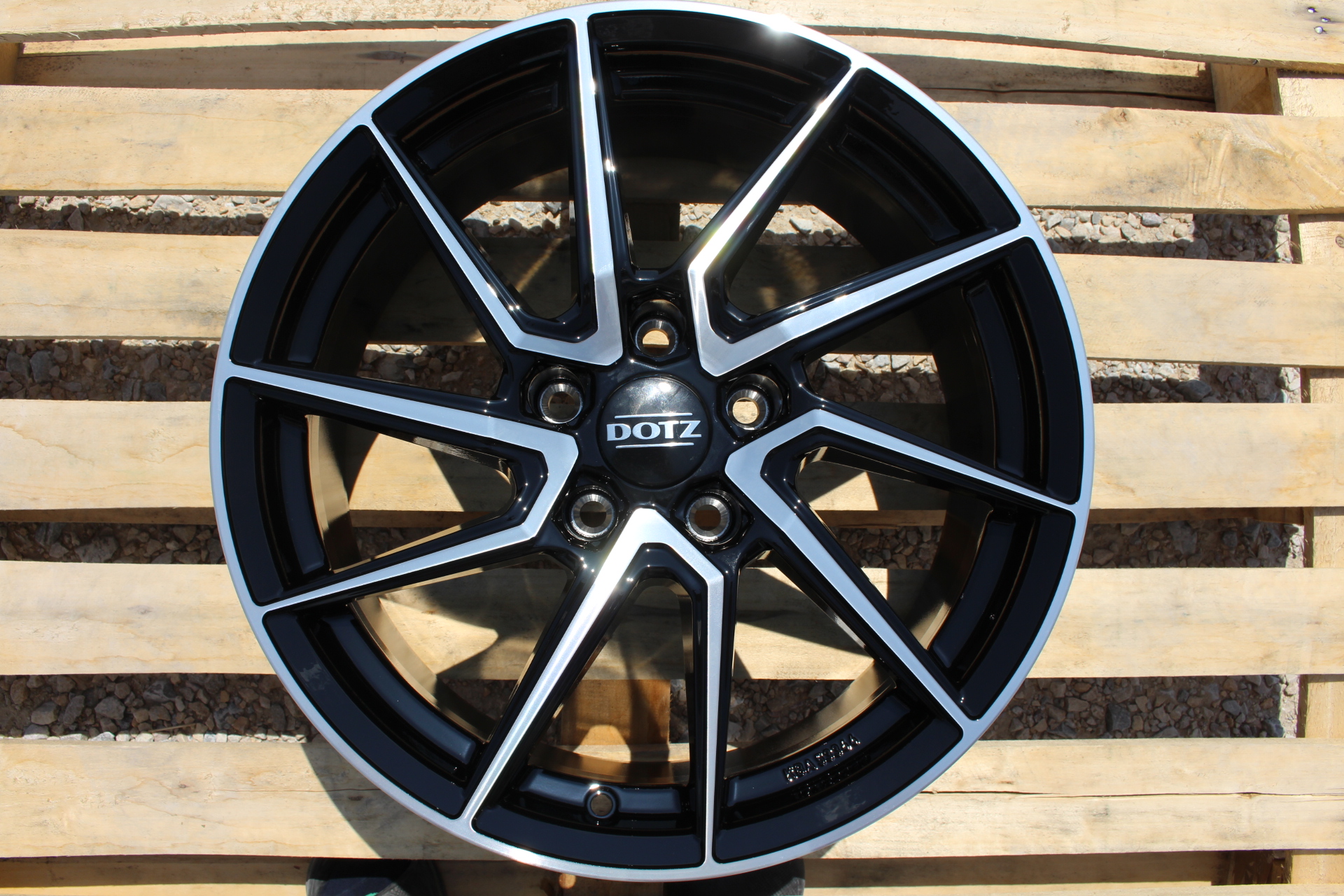 DOTZ SPA dark