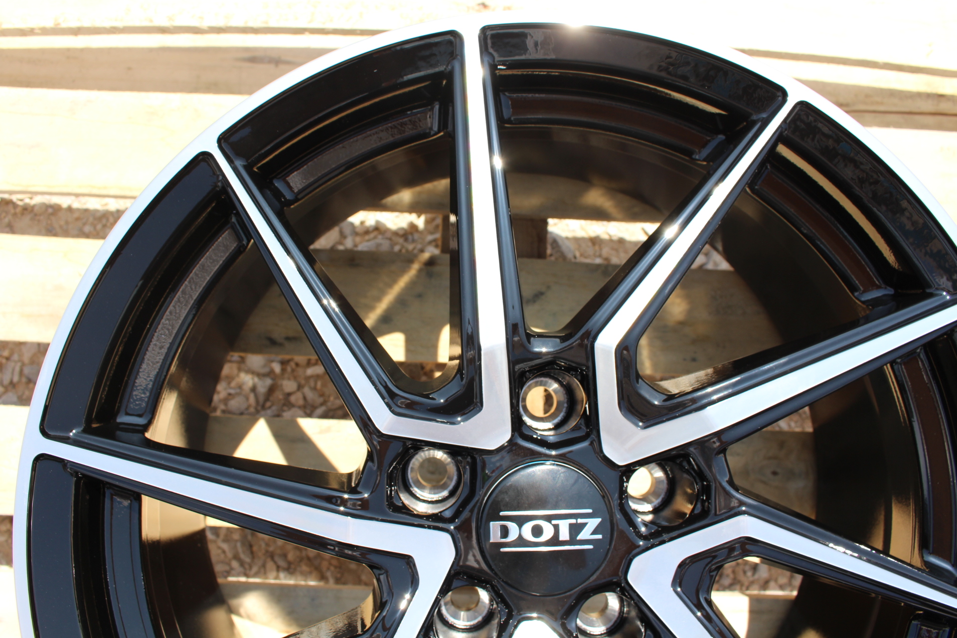 DOTZ SPA dark