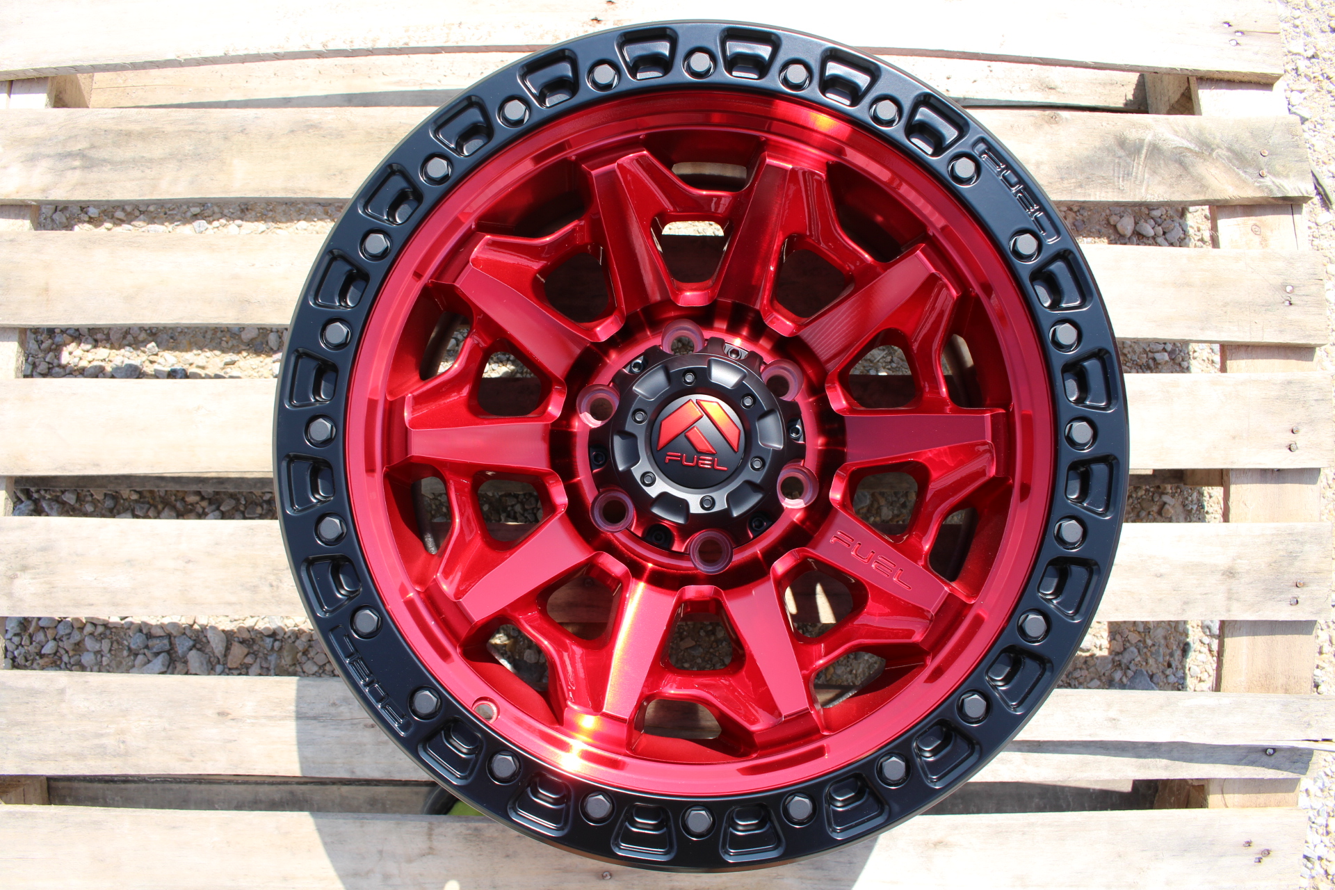 FUEL D695 COVERT - disk alebo červený mohykán?