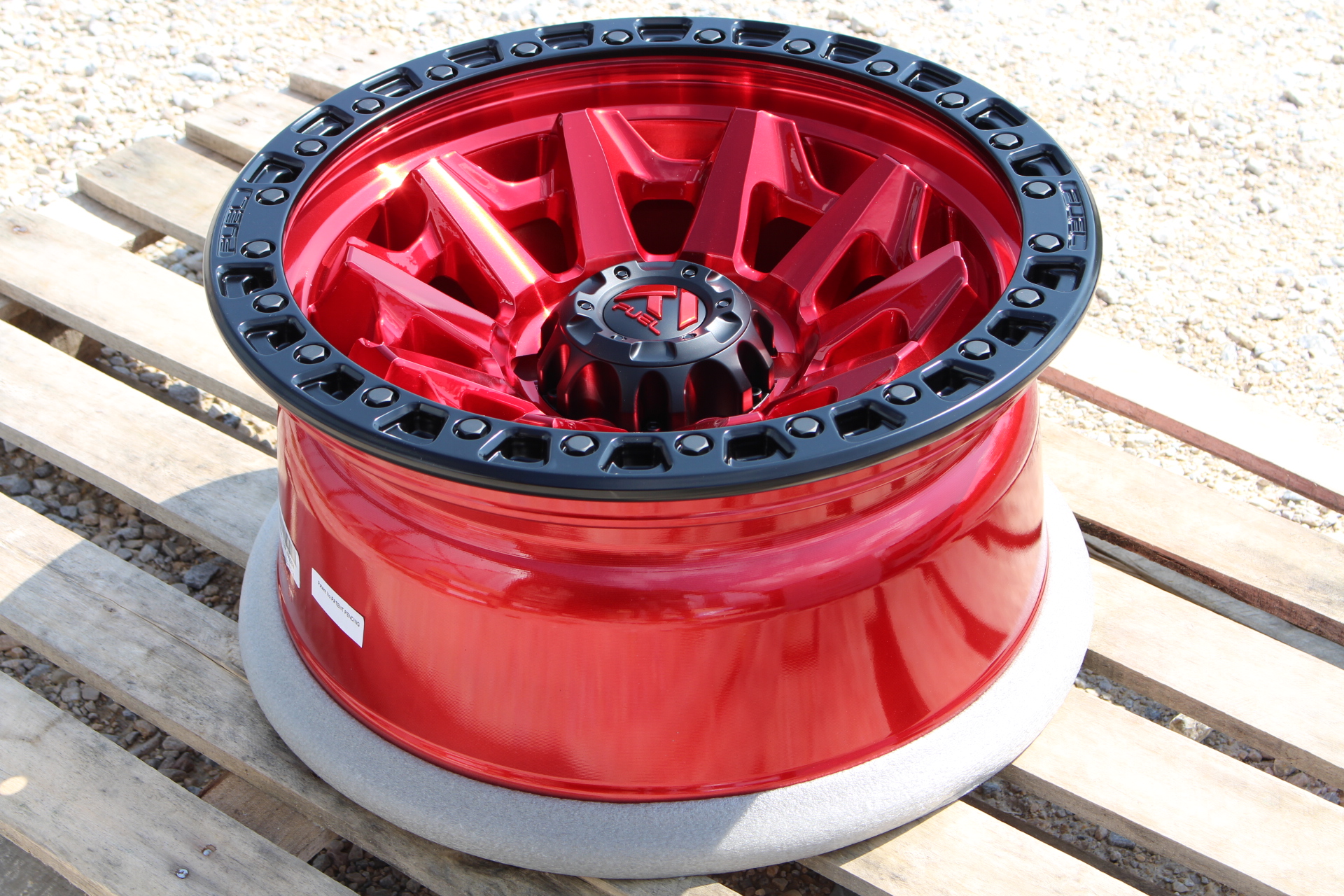 FUEL D695 COVERT - disk alebo červený mohykán?