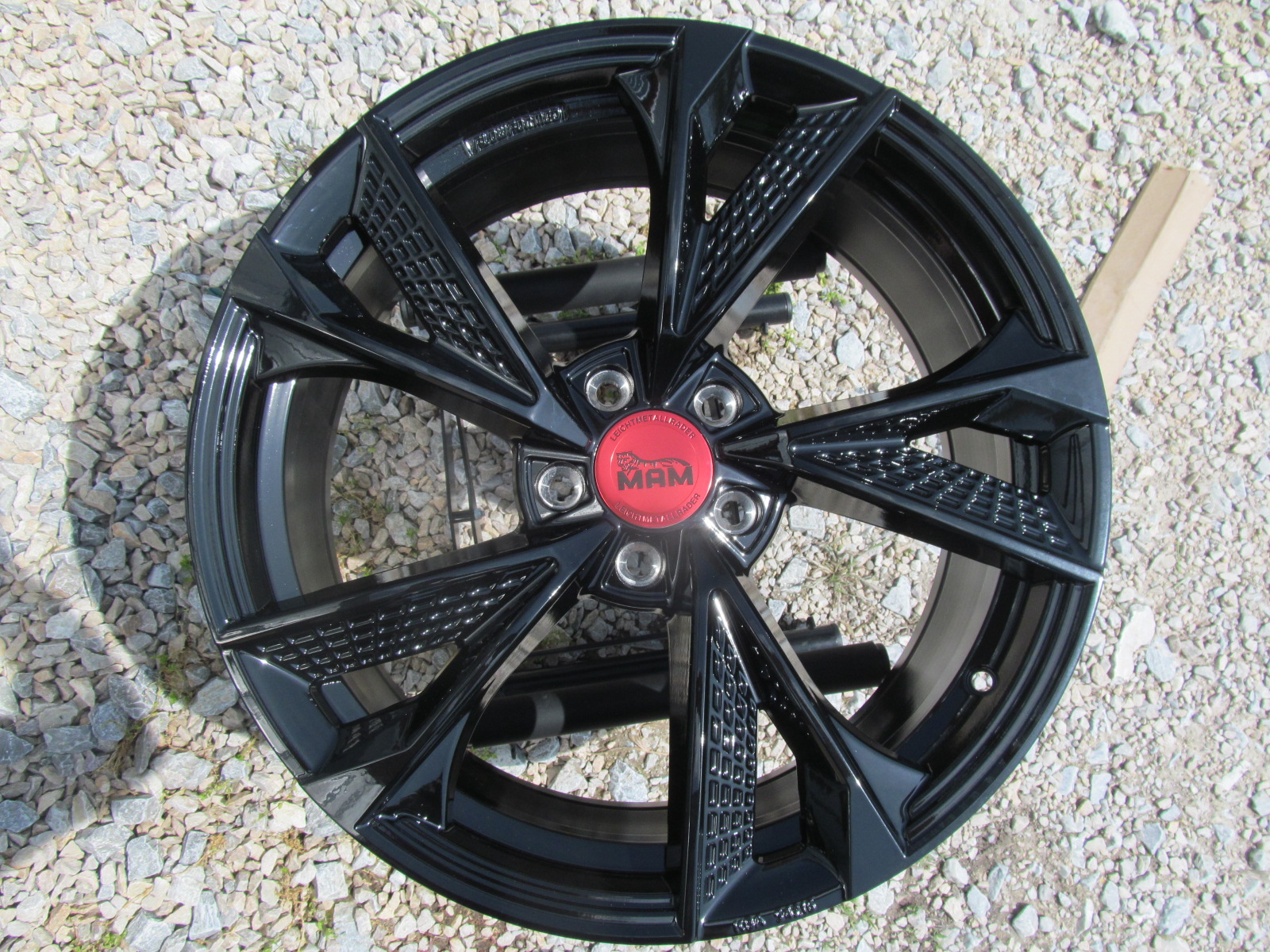 MAM RS6 - jasná inšpirácia pre Audi.