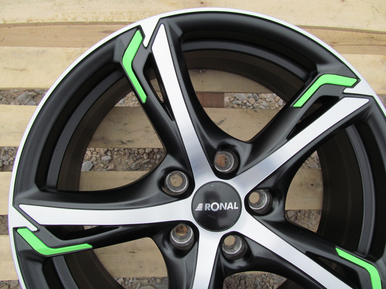 RONAL R62 Green - disk podľa príslovia komu sa nelení, tomu sa zelení