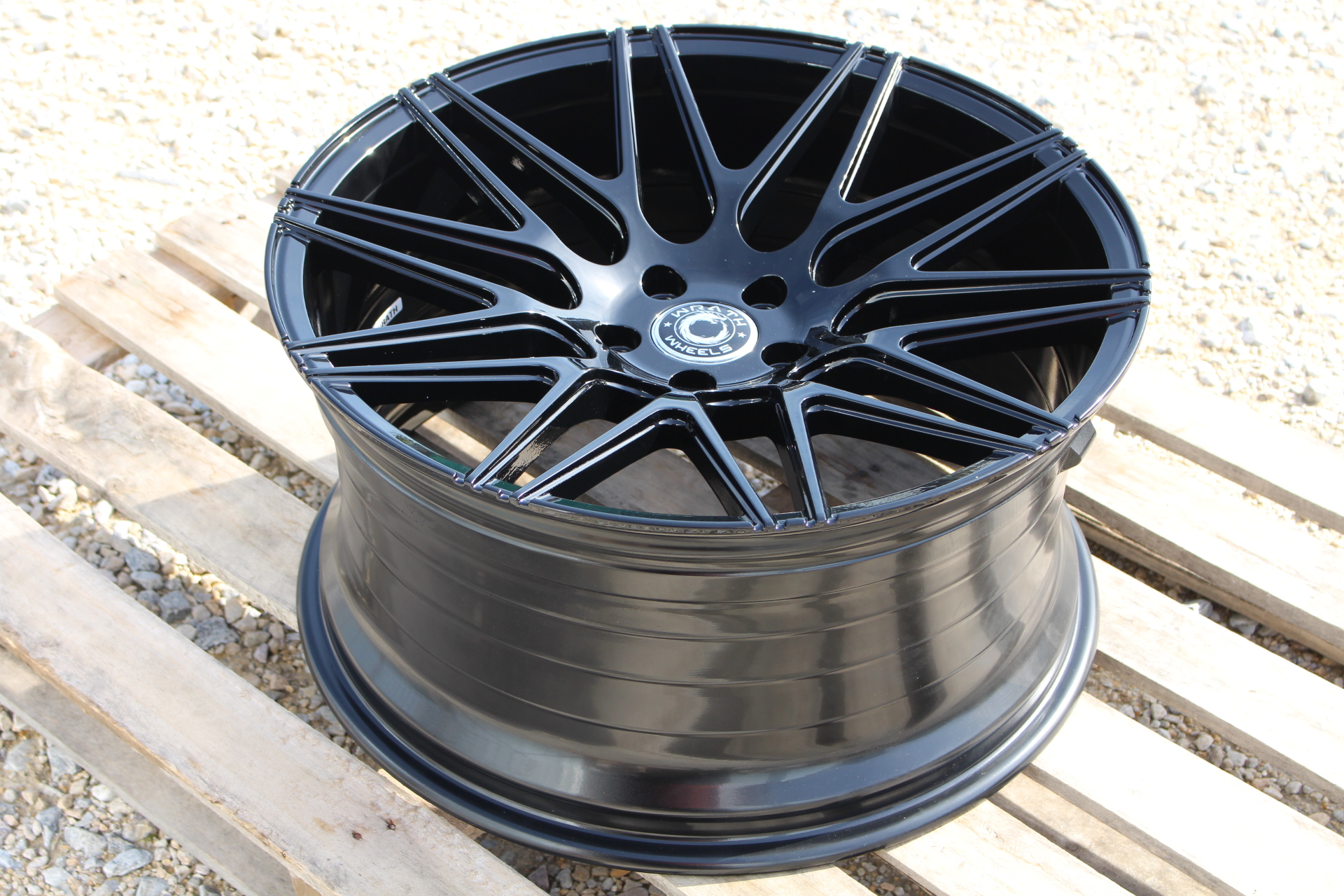 WRATH WHEELS WF-3 - tento disk má všetko